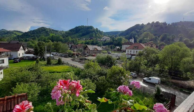 חדר קלאסי לשלושה, Pensiunea Montan Din Bran,sat Simon Spa Indoor