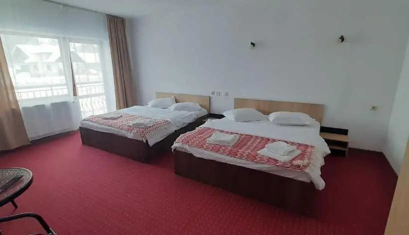 اتاق کلاسیک سه تخته, Pensiunea Montan Din Bran,sat Simon Spa Indoor