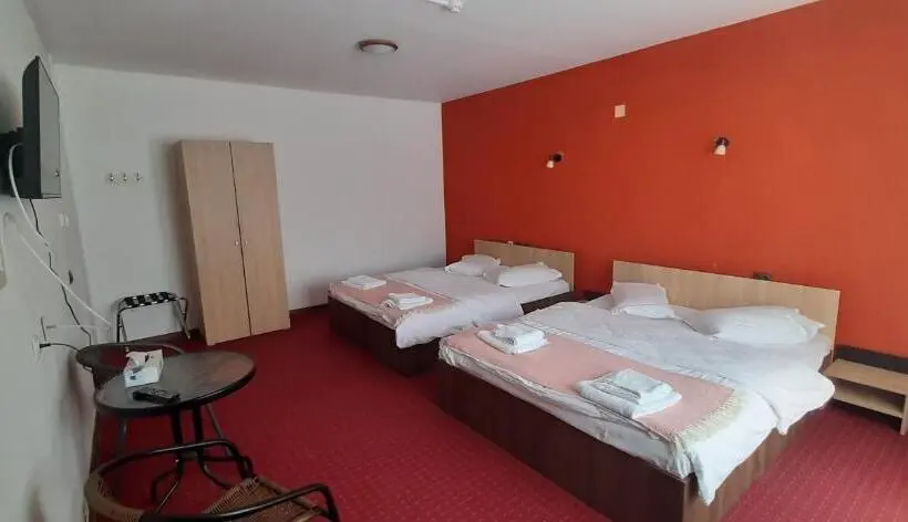 اتاق کلاسیک سه تخته, Pensiunea Montan Din Bran,sat Simon Spa Indoor
