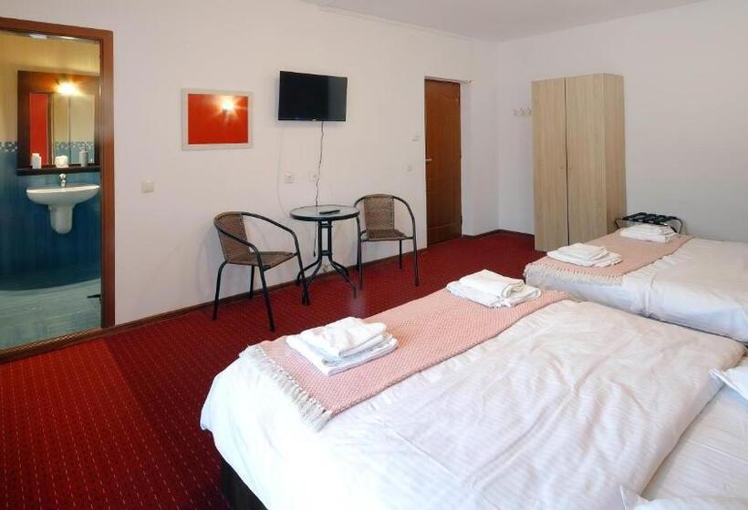 Трехместный Номер Классика, Pensiunea Montan Din Bran,sat Simon Spa Indoor