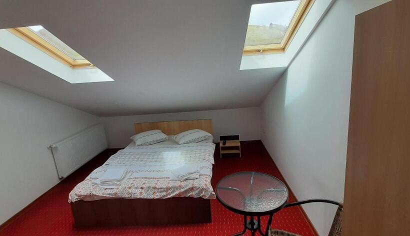 חדר אקונומי, Pensiunea Montan Din Bran,sat Simon Spa Indoor
