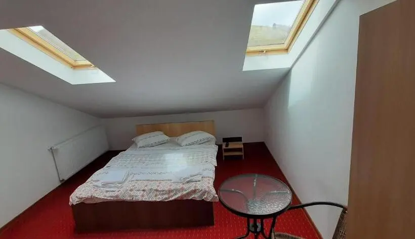 اتاق اکونومی, Pensiunea Montan Din Bran,sat Simon Spa Indoor