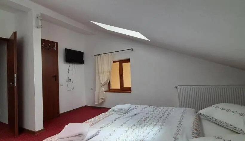 اتاق اکونومی, Pensiunea Montan Din Bran,sat Simon Spa Indoor