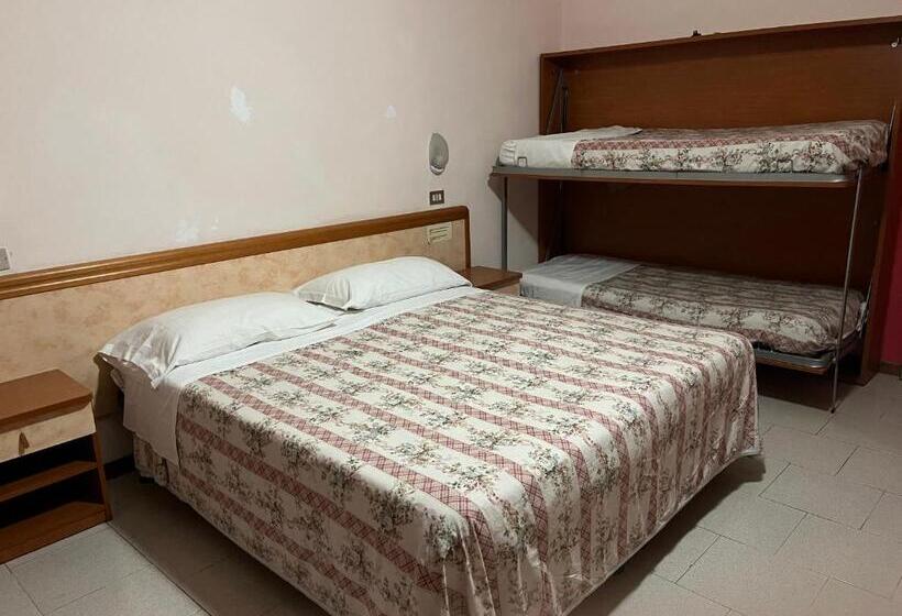 4인용 스탠다드 룸, Zucconi