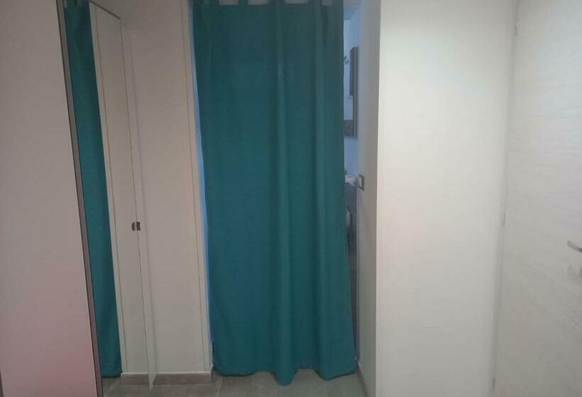 اتاق عادی یک تخته, Room In Historical City Centre With Private Bathroom