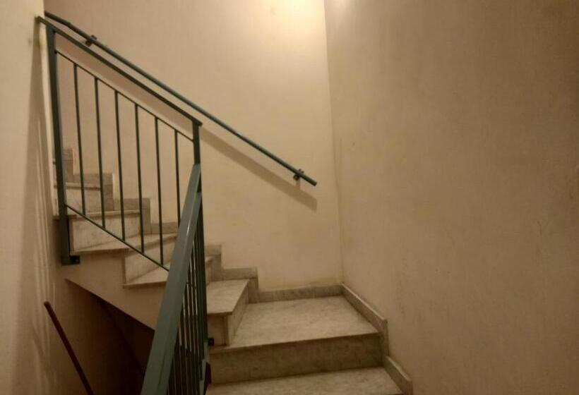 اتاق عادی یک تخته, Room In Historical City Centre With Private Bathroom