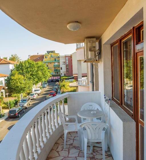 غرفة قياسية مزوَّدة بشُرفة, хотел бриз