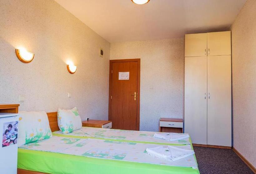 غرفة قياسية مزوَّدة بشُرفة, хотел бриз