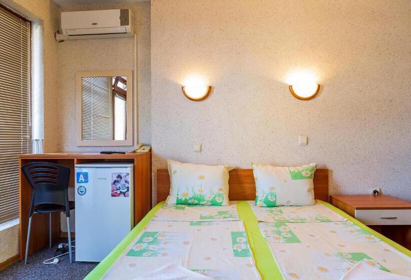 غرفة قياسية مزوَّدة بشُرفة, хотел бриз