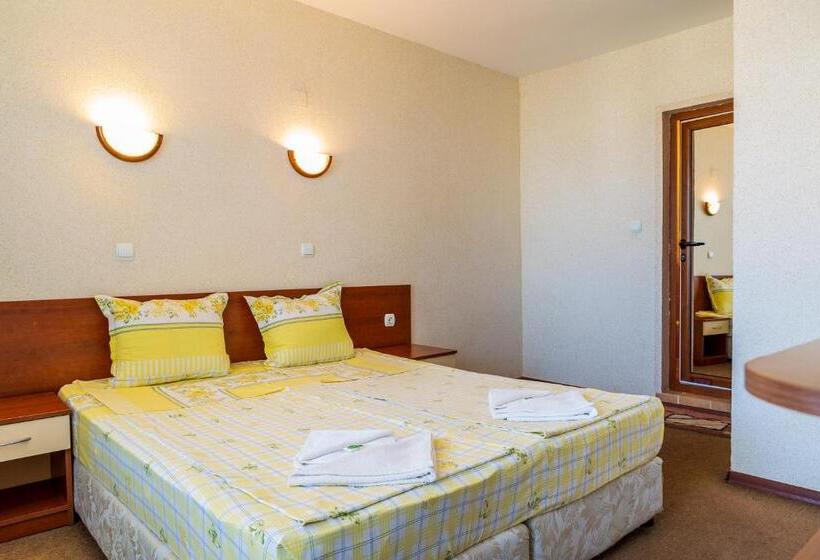 غرفة قياسية مزوَّدة بشُرفة, хотел бриз