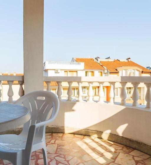 شقة غرفة نوم واحدة مزودة بشُرفة, хотел бриз