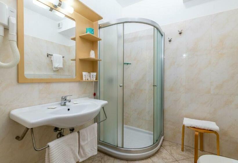 コンフォートトリプルルーム, Nicolaus Club La Giurlita