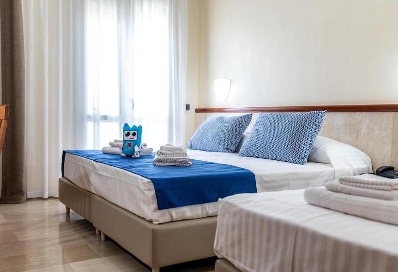 プールの見えるスタンダードトリプルルーム, Nicolaus Club La Giurlita