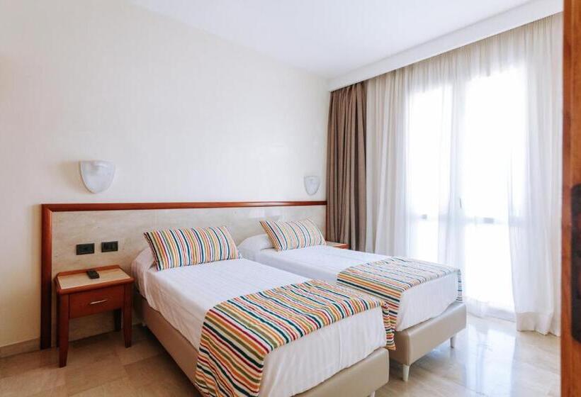 デラックスの4人部屋, Nicolaus Club La Giurlita