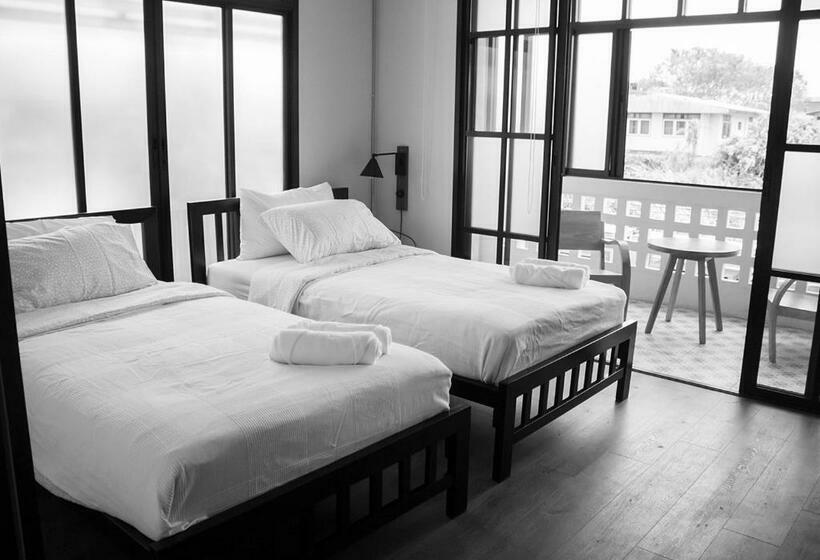 Quarto Estandar, Liaw Base House