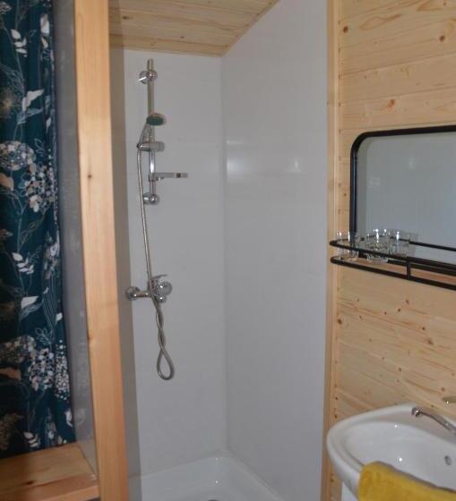 ファミリールーム, Le Camp Du Fauconnier