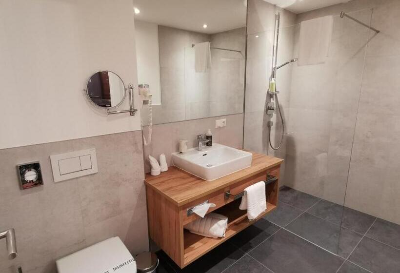 סוויטה משפחתית, Thurners Boutique