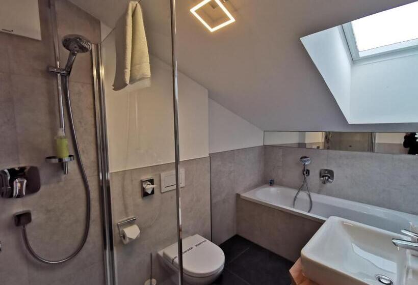 סוויטה משפחתית, Thurners Boutique