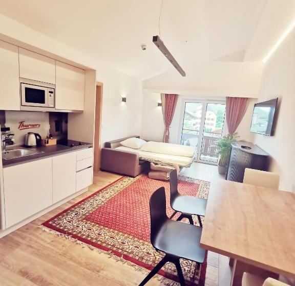 סוויטה משפחתית, Thurners Boutique