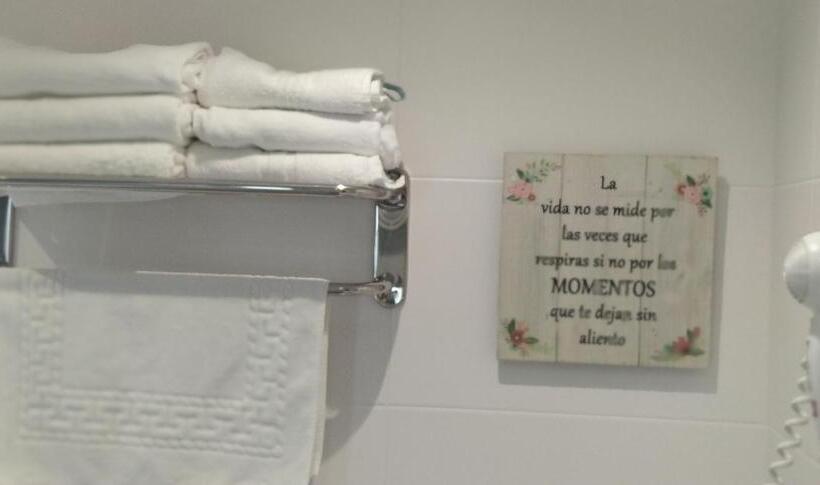 اتاق استاندارد سه نفره, Hospedaje Vega