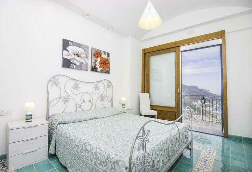 غرفة ديلوكس مطلّة علي البحر, Via Col Vento