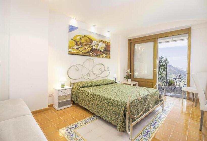 غرفة قياسية رباعية مطلة على البحر, Via Col Vento