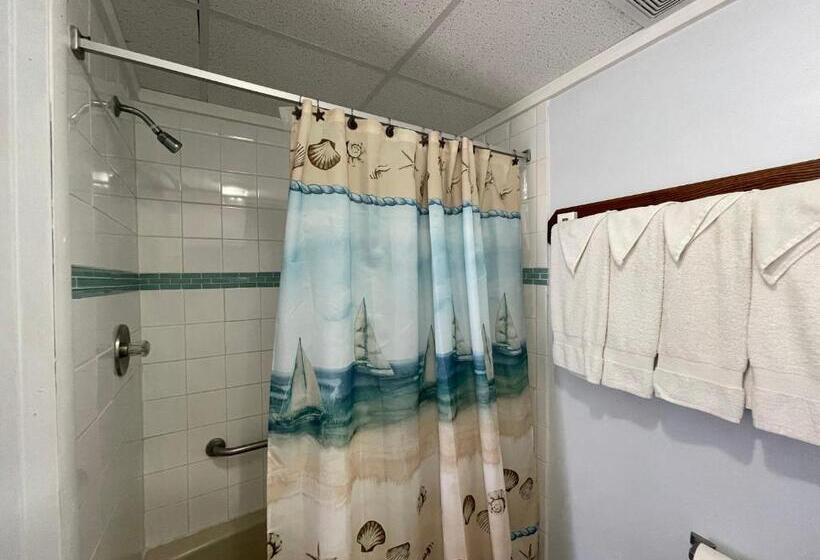 패밀리 스튜디오, Barcelona Motel