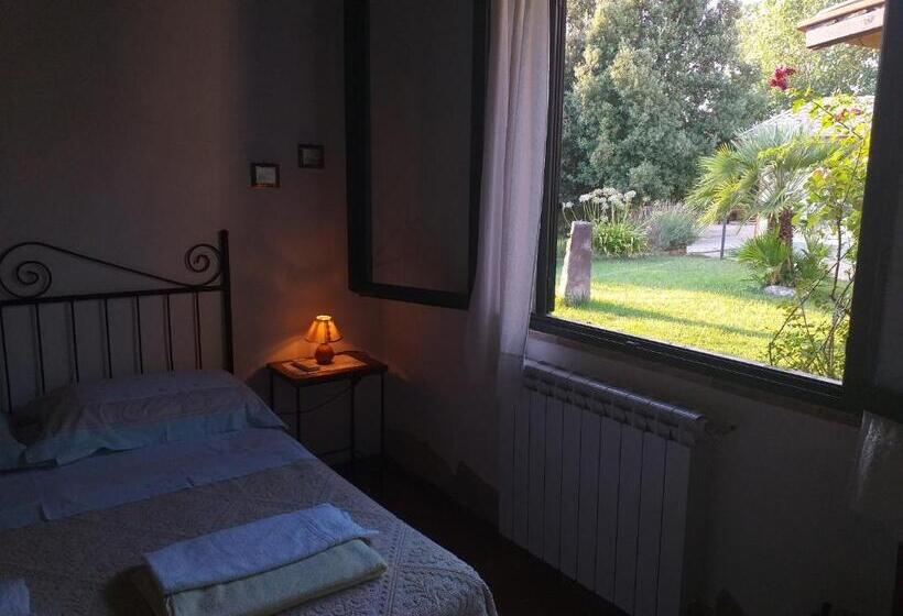 庭の見えるスタンダードトリプルルーム, B&b Is Camminantis