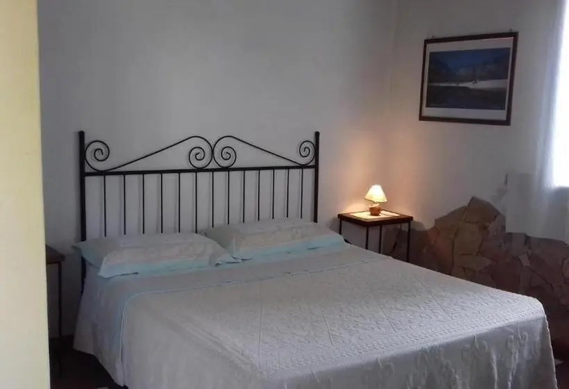 庭の見えるスタンダードトリプルルーム, B&b Is Camminantis