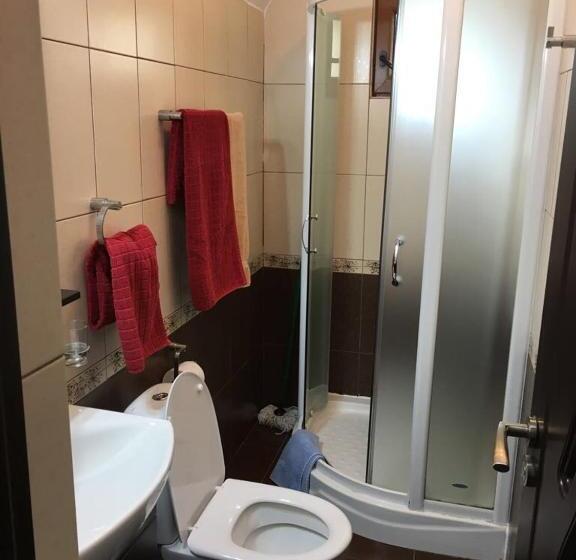 침실 1개 아파트, Equinox Club