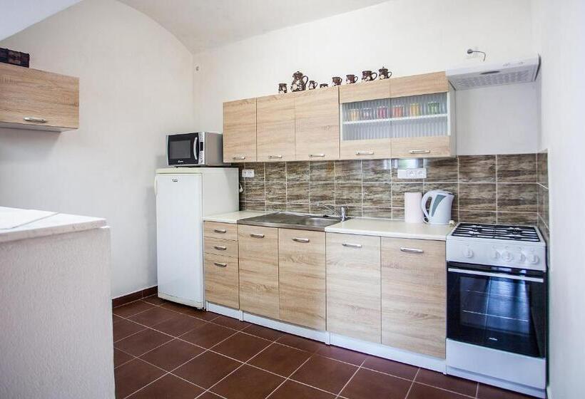 Апартаменты 1 Спальня Нижний Этаж, Ubytování Rožmberk Nad Vltavou 18