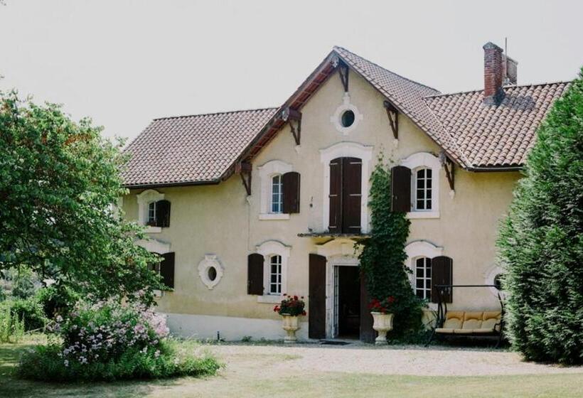 带花园景观和一个卧室的别墅, Chateau De Fayolle