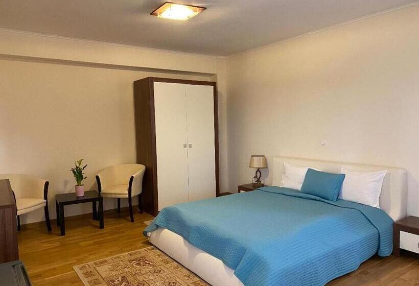 デラックススタジオ, Parliament Square Mamaia Nord