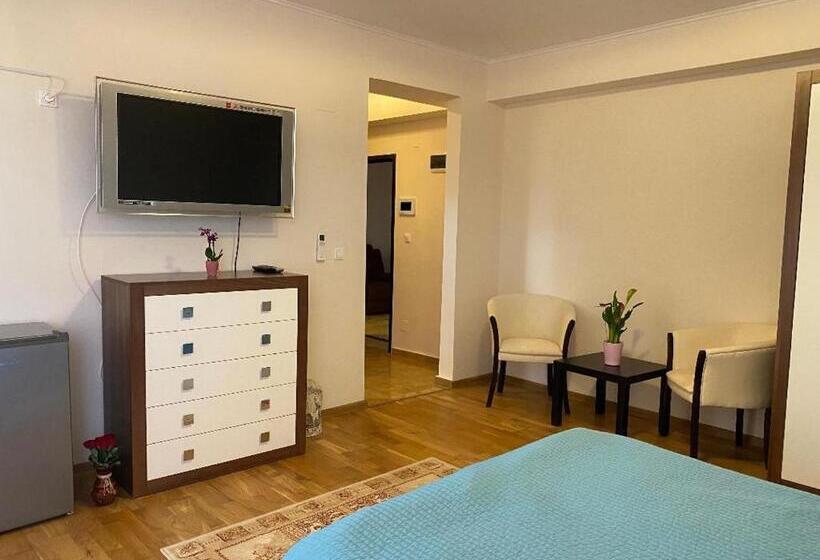 デラックススタジオ, Parliament Square Mamaia Nord