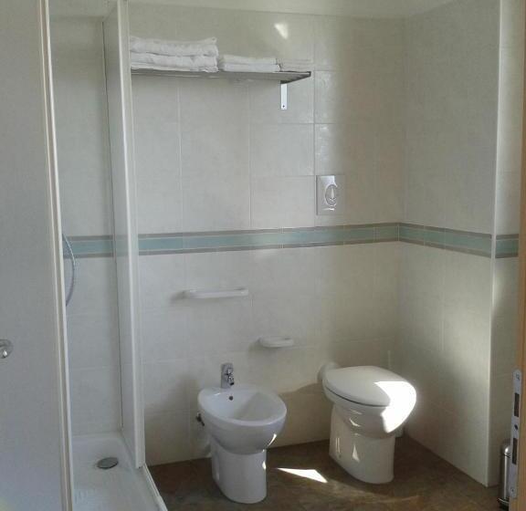 带阳台的三人标准间, B&b Il Nido Dell Aquila