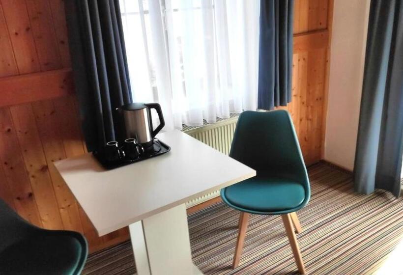 اتاق استاندارد با بالکن, Pension Weißer Hirsch