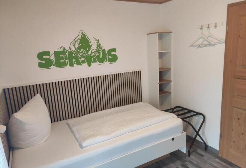 اتاق یک تخته با چشم‌انداز باغ, Pension Weißer Hirsch