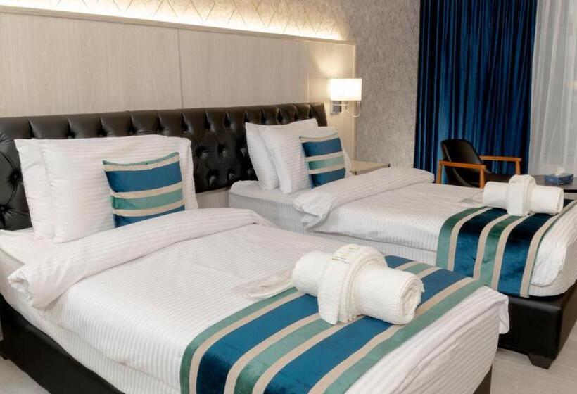 اتاق لوکس با چشم‌انداز شهر, Nishan