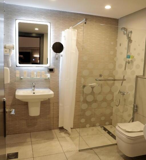 اتاق لوکس سه تخته, Nishan