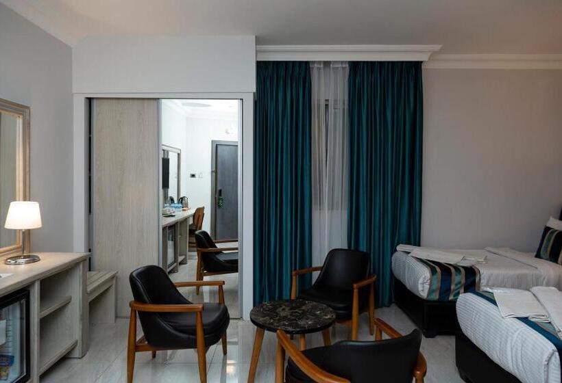 اتاق لوکس سه تخته, Nishan