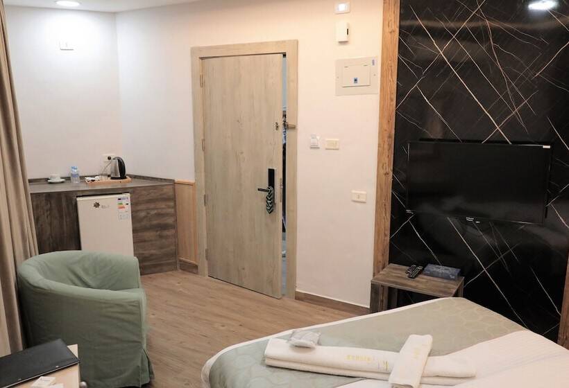 اتاق استاندارد یک نفره, Nishan