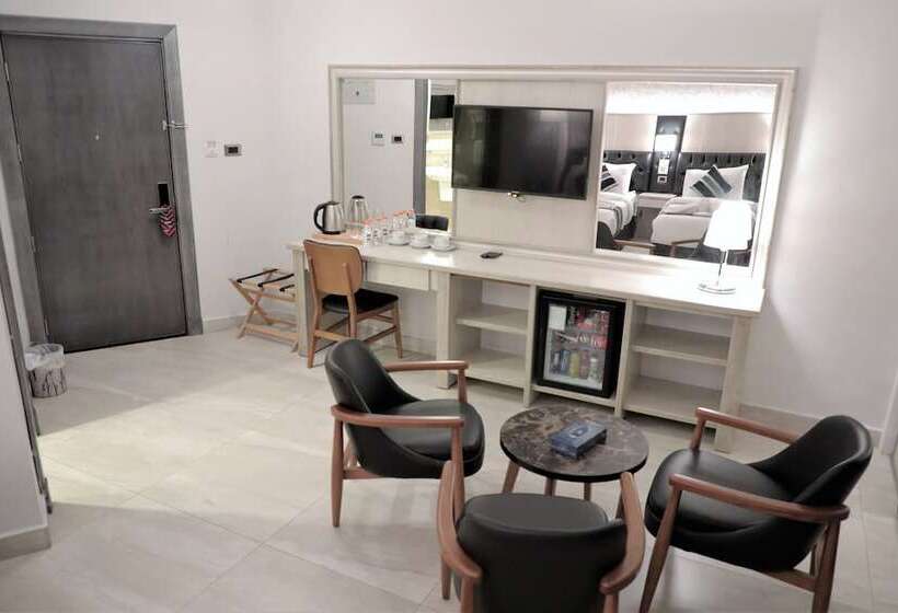 اتاق لوکس سه تخته, Nishan