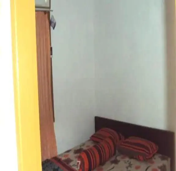 اتاق خانوادگی, Kenangan Guest House
