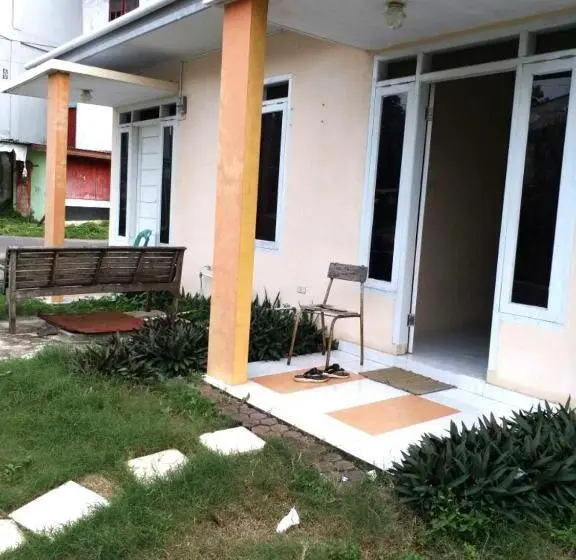 بانگلوی استاندارد 2 خوابه, Kenangan Guest House