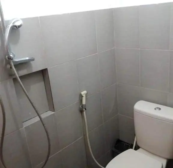 اتاق اکونومی, Kenangan Guest House