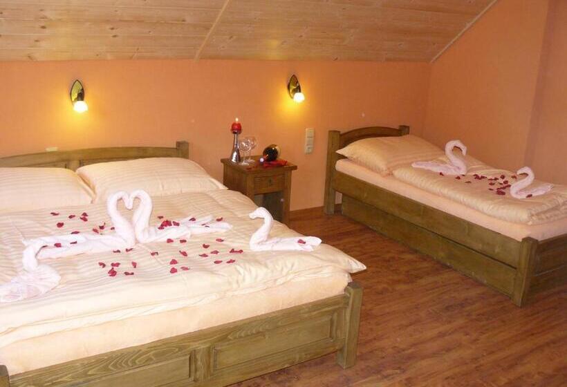 Четырехместный Номер Стандарт, Penzion Relax