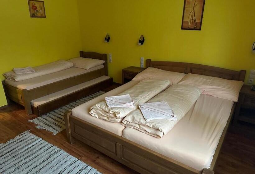 Номер Стандарт Трехместный, Penzion Relax