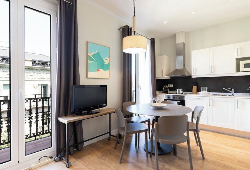 Апартаменты 2 Спальни, Aspasios Urquinaona Apartments