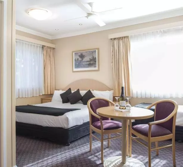 クイーンサイズベッドのスイートルーム, Blue Mountains Heritage Motel