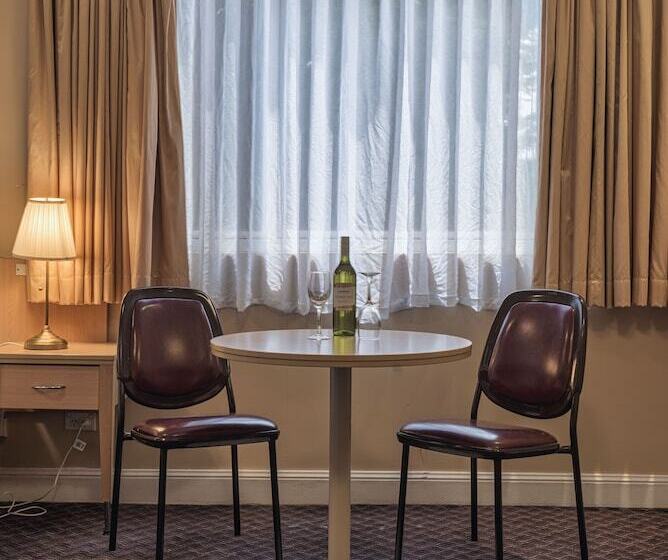 جناح سرير ملكى, Blue Mountains Heritage Motel